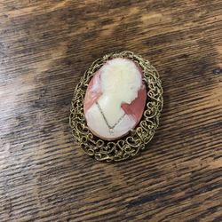 Vintage 1960s costume jewelry brooch cameo