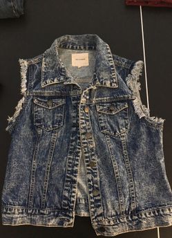 Women's sleeveless denim jacket size M