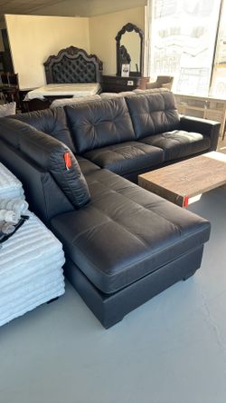 ⚫️ 2Pc Sectional