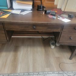 Near New Desk and chair