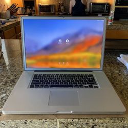 2010 17” Macbook Pro High Specs i7 2.4ghz 16gb Ram  500gb hdd and 256gb ssd