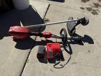 Milwaukee M18 FUEL Cordless String Trimmer Kit w/ Battery and Charger