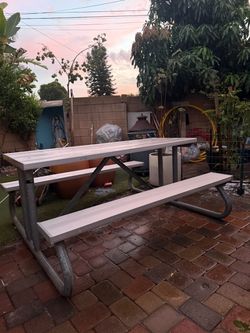 Heavy duty work bench