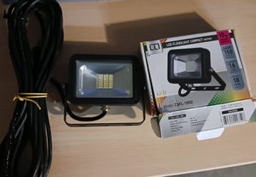 Bright Light Good For Working On Vehicles Has A Stand