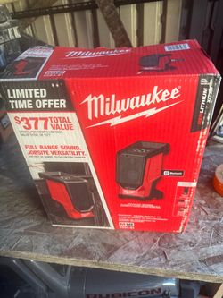 Milwaukee m18 radio w/ battery and charger