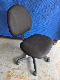 Simple Black Padded Adjustable DESK CHAIR-Excellent Condition!