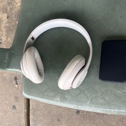Beats Pros Headphones And Anker Charger For iPhones