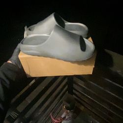 Yeezy Slides 