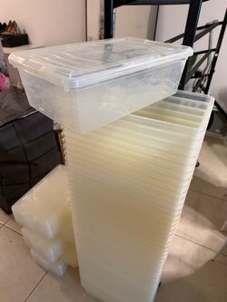Lot of Clear Plastic Storage Containers with Lids
