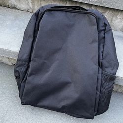 unisex black color backpack with zipper and side pockets
