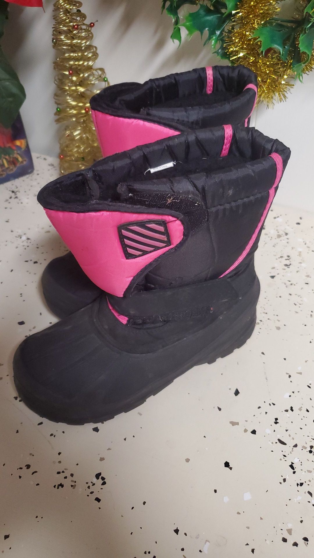 Girls snow boots size 4