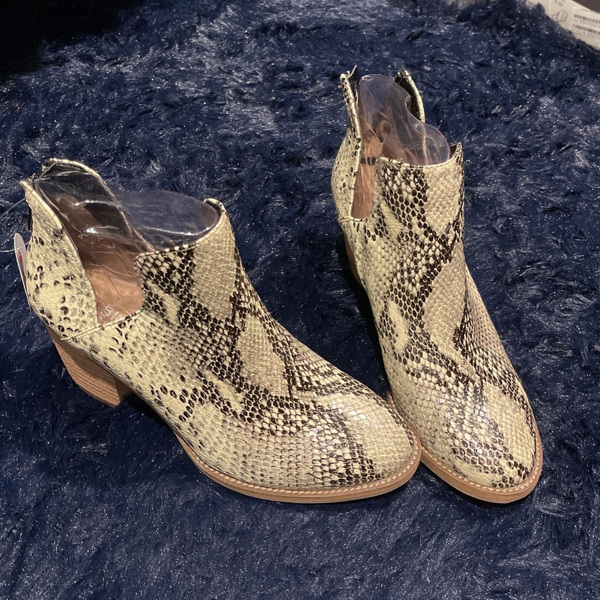 Blondo Famous Make Since 1910 New With Tags Snakeskin Print   Leather Booties Size 8  