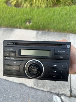 Radio CD / FM / AM Original Nissan Versa 2007 - 2009