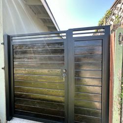 Side Gate