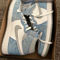 Air Jordan 1 Hyper Royal