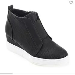 Steve Madden Womens Wedge Sandal  Size 6 And 9 AVAILABLE 