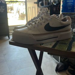 Women’s Nikes 