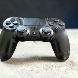 Uses ps4 controller
