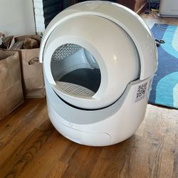 Automatic Litter Box / Litter Robot 