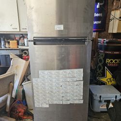 2023 Whirlpool Fridge BROKEN