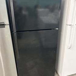 Black 18 Cubic Foot Refrigerator 