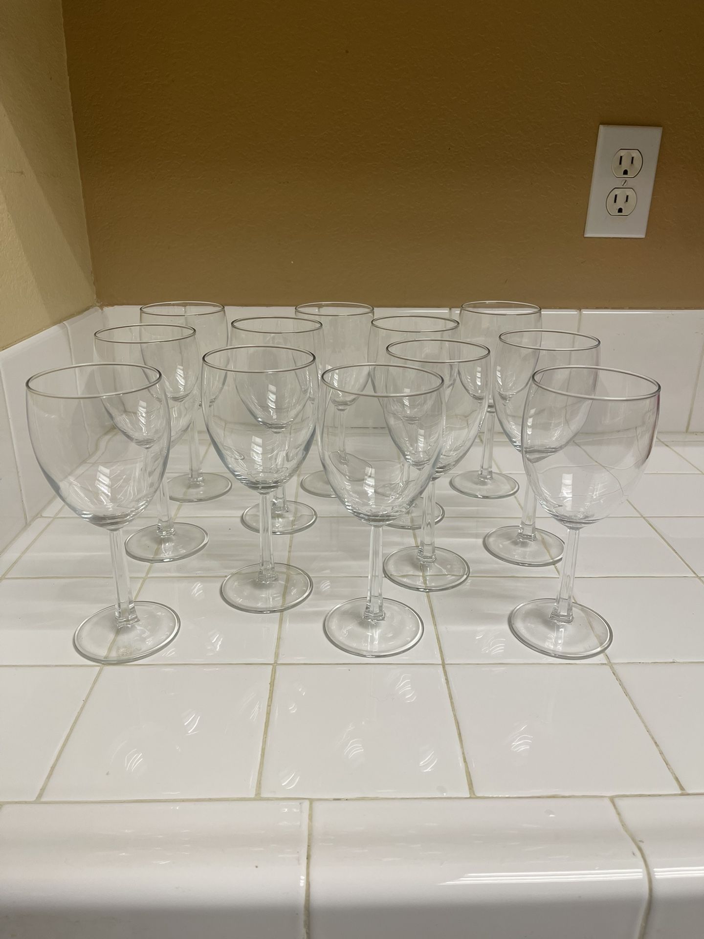 New Luminarc 12 oz. Clear Glass Wine Goblets 12 Piece Set