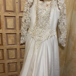 Very Nice  White Wedding  Dress Size 16 But Can Fit Size 10 Or 12