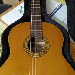 Yamaha GUITAR CLASICALL WITH FISHMAN SYSTEM