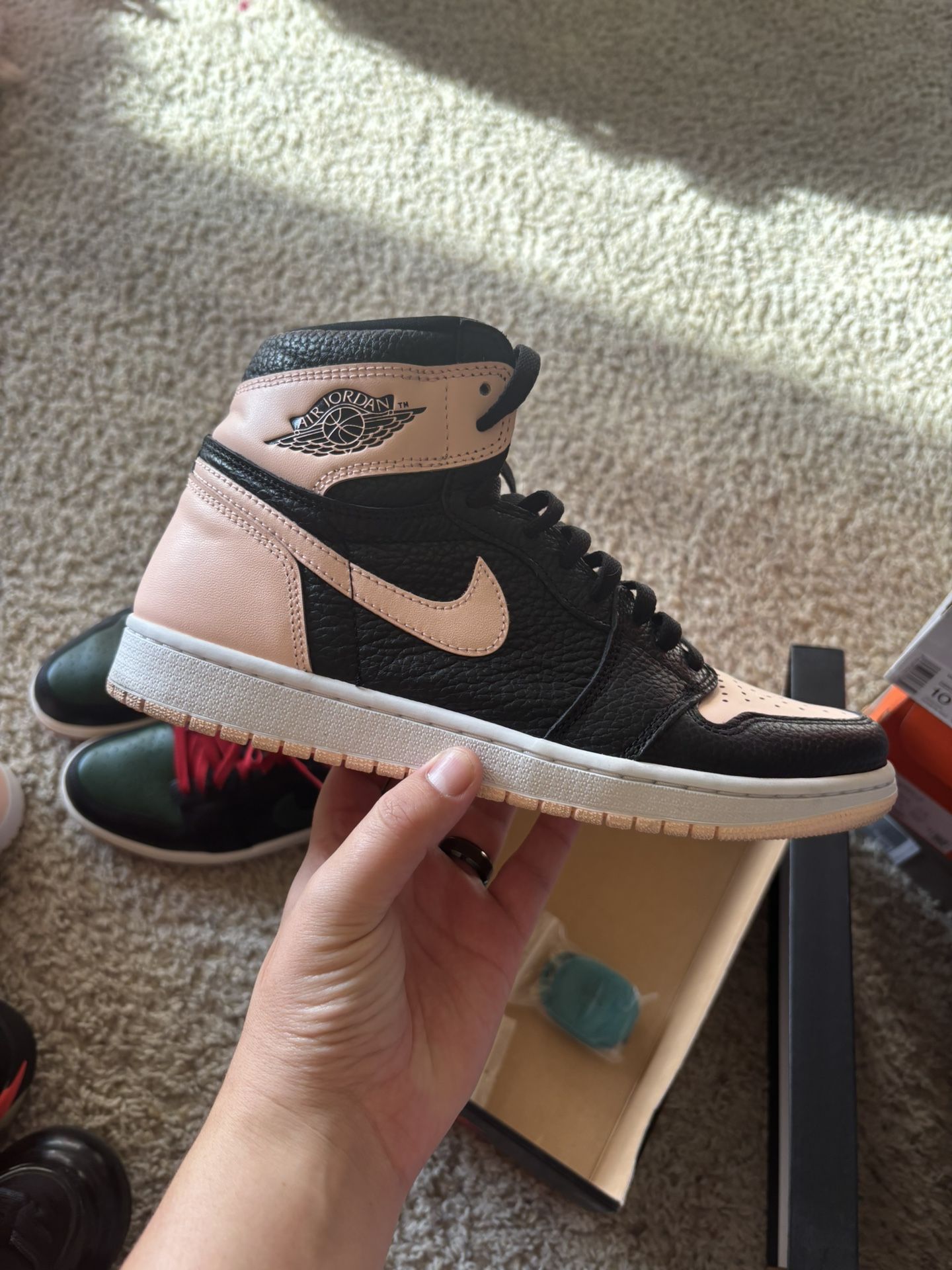 Jordan Retro 1 High Crimson Tint