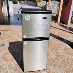 Refrigerator Medium 