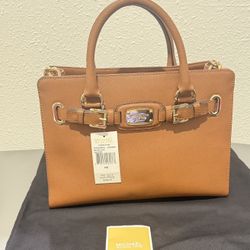 Brand new Michael Kors (MK) handbag in a stylish brown color. Perfect for everyday use or as a gift. Never used, in pristine condition.  