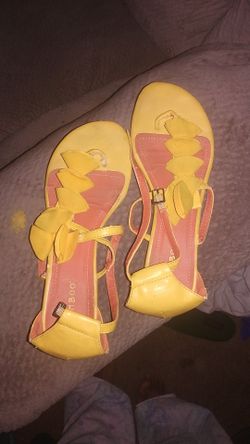 Size 8 1/2 Flat Sandals