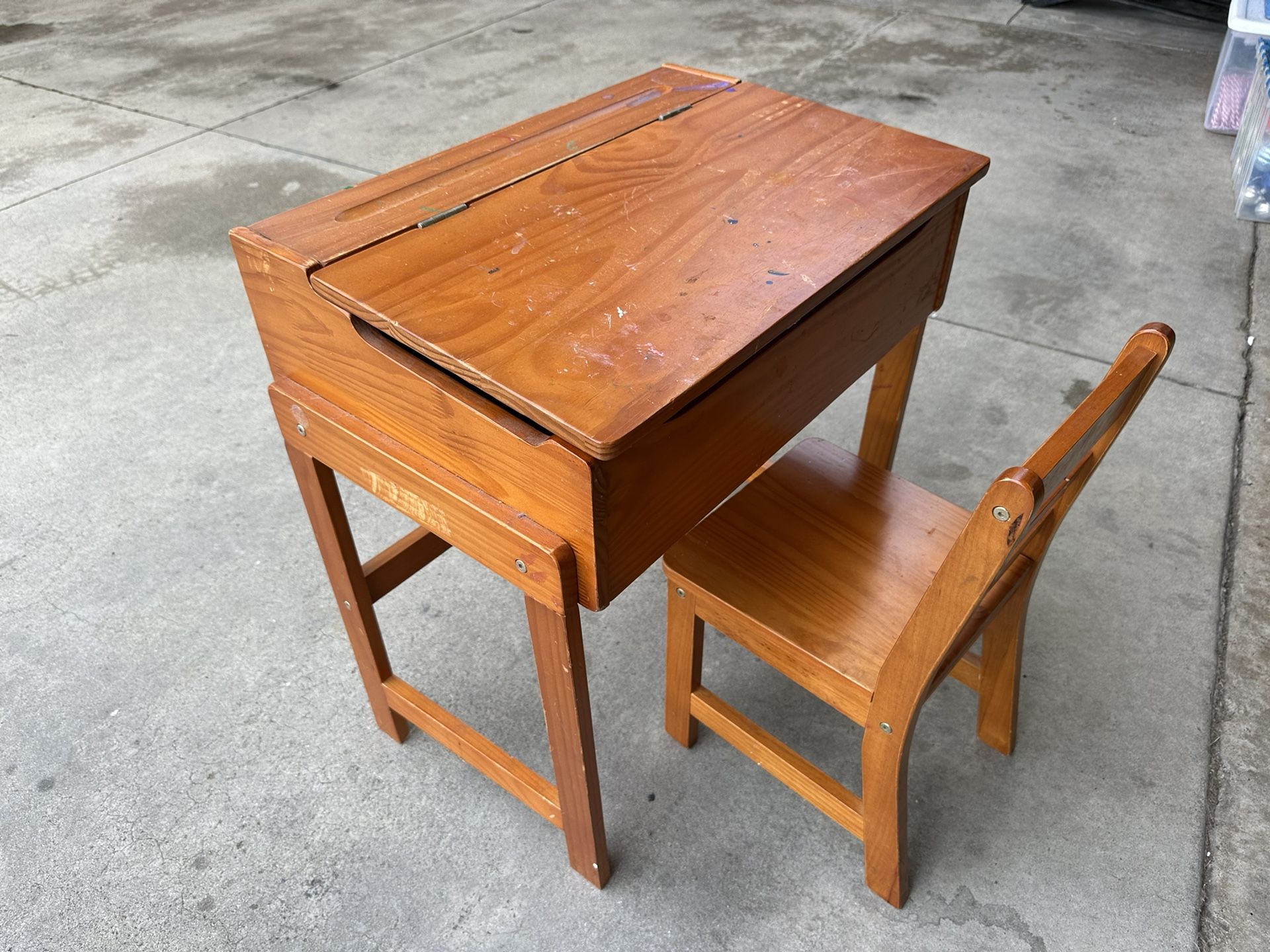 Wood Kid’s Desk and chair