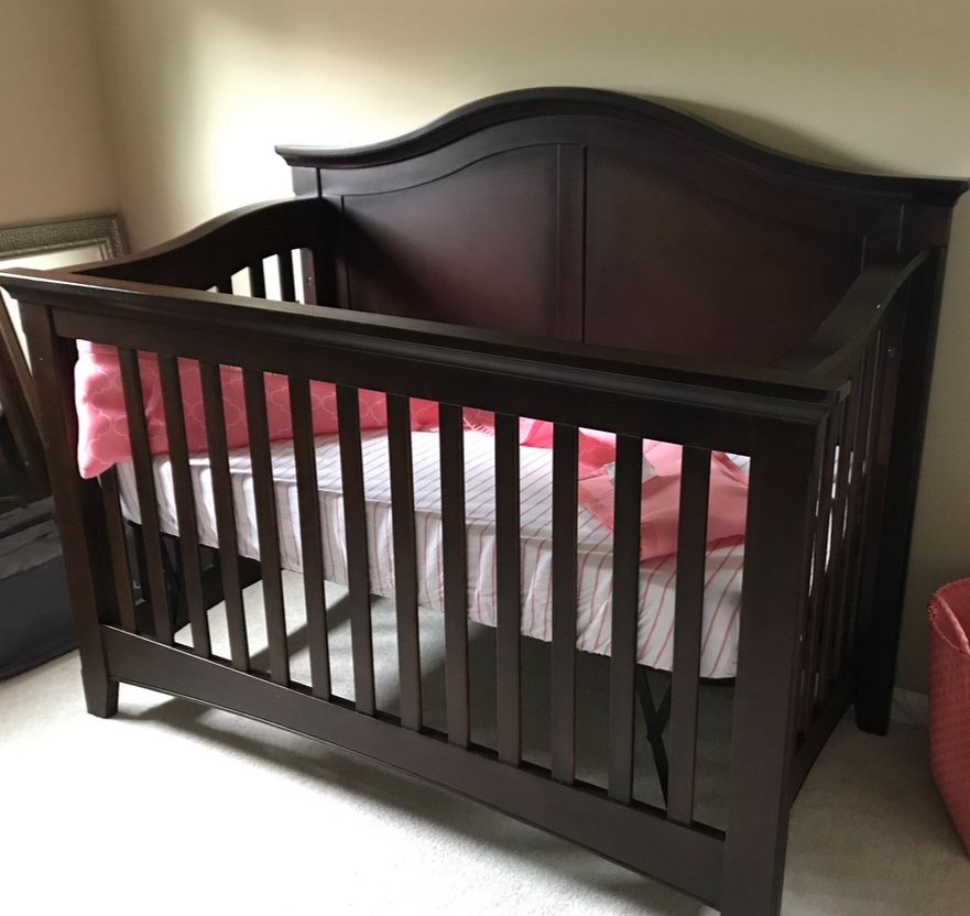 Crib + converts to Full Bed With dresser