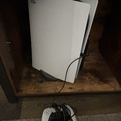 PS 5 , 2 Games And Wireless Controller 