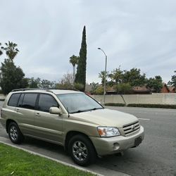 2006 toyota hilander
Automatic 
6 cilinder
clean title
ac cold
runs very good
current tags 
good tires 
front seat are good ,covers is for protección 