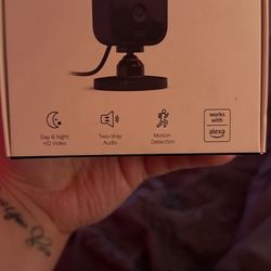 Blink Mini indoor security camera – plug-in, HD video, motion detection, Alexa compatible (new in box)