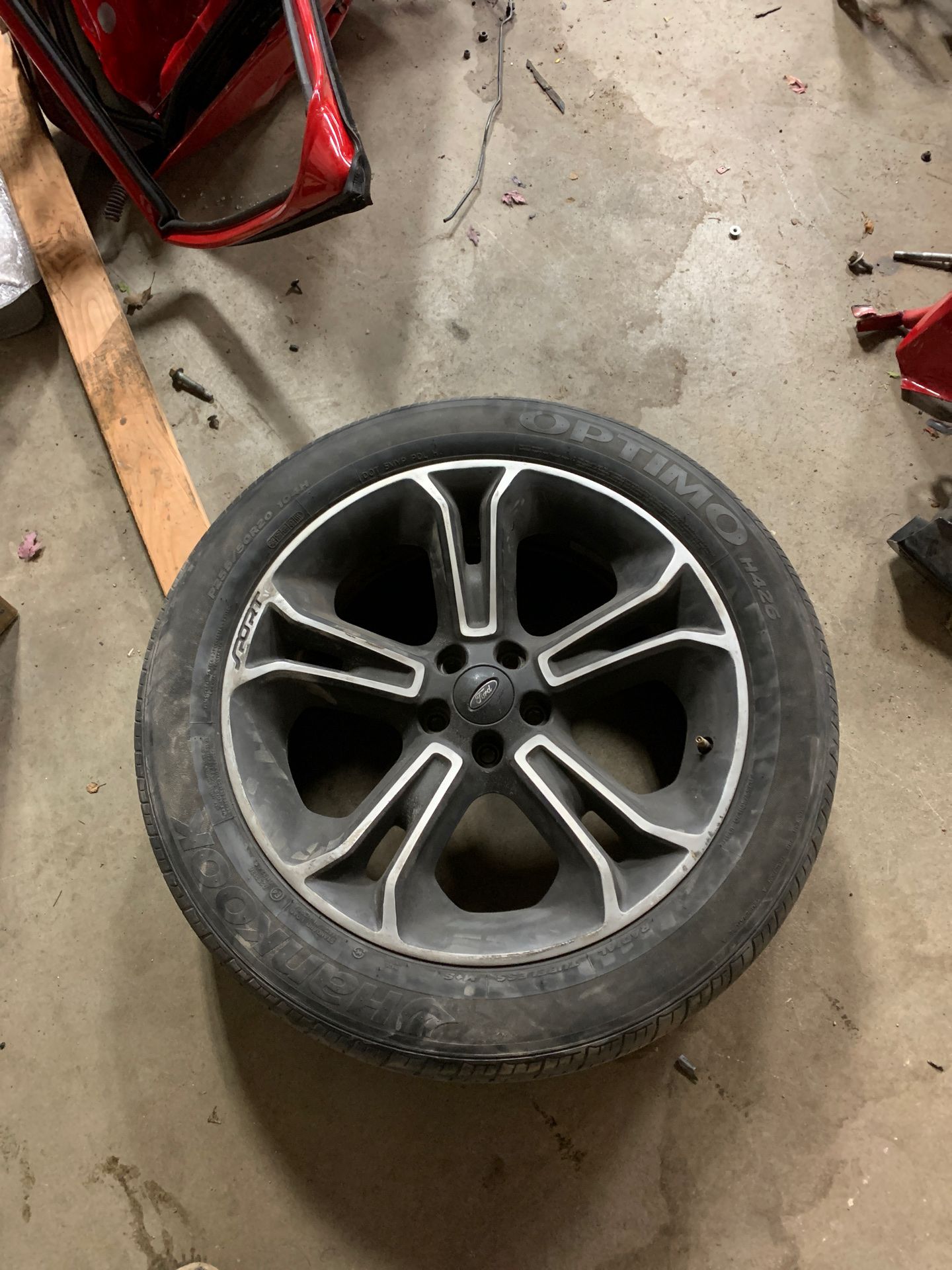 2015 Ford Explorer Sport wheel R20