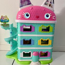Gabby dollhouse with figure bundle ‼️