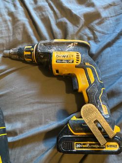 DEWALT 20VMAX XR BRUSHLESS DRYWALL SCREW GUN (with battery)