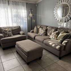 Beautiful 3-Piece Living Room Set