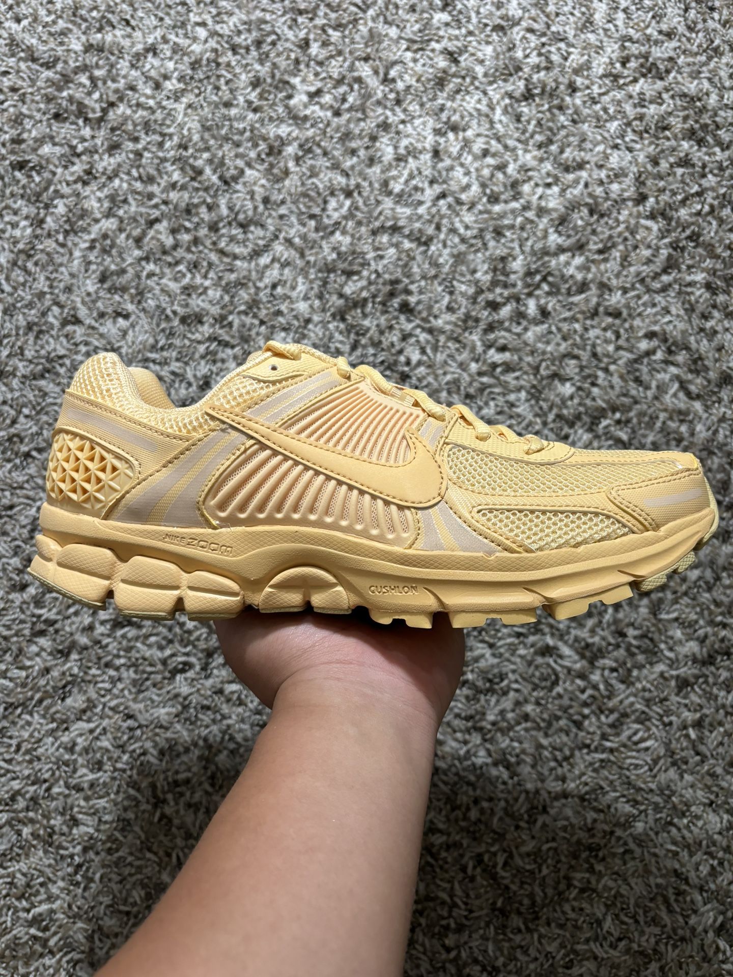 Nike Zoom Vomero 5 Celestial Gold Brand New Size 10 MISSING LID display picture 2