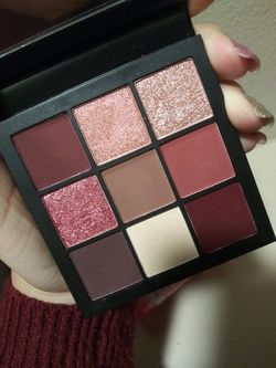 Huda beauty muave obsessions palette