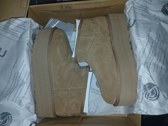 Women's Brand New Platform UUGS Size 8 $120
