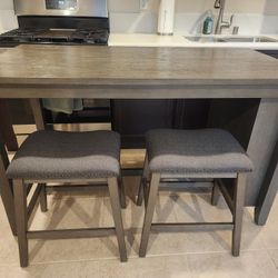 Pub Table With 2 Stools