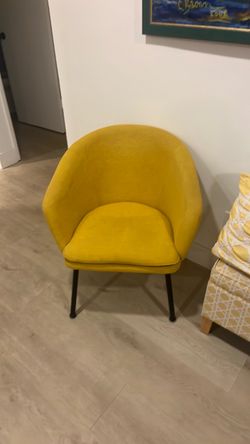 Gold chair like new