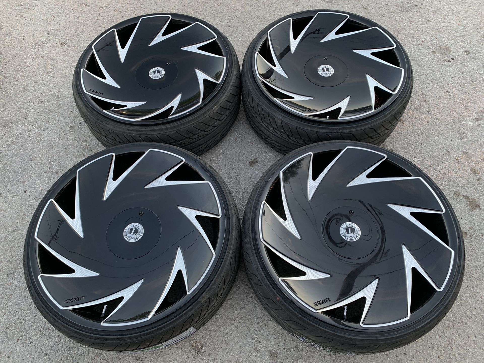 NEW 22” Luxx Rims and Tires 5 Lug Universal Wheels 22s 22 inch Rines CALL(2I4)742O77O Easy
