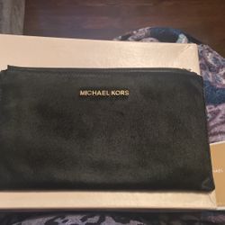 Wristlet 