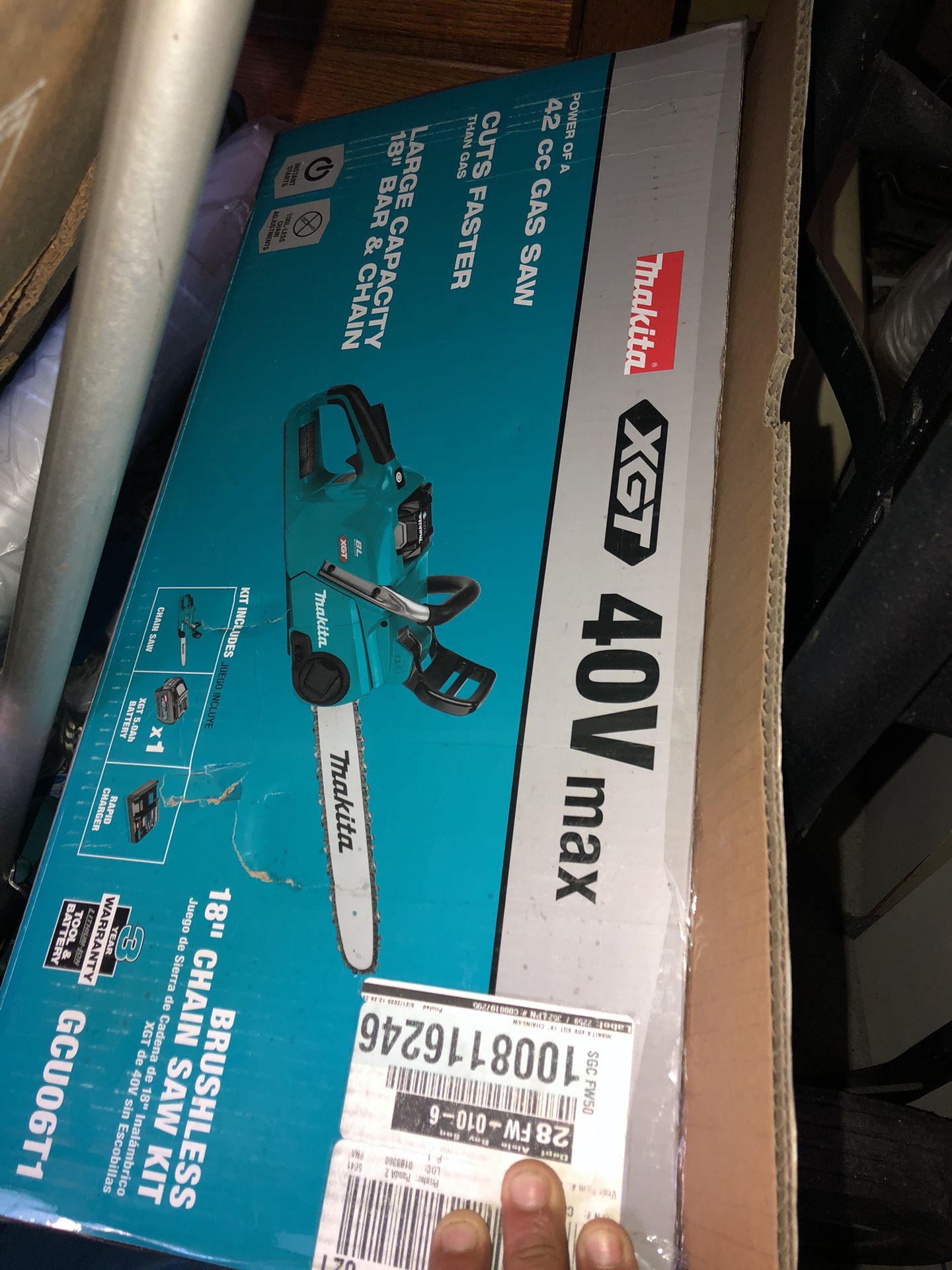 Makita Chainsaw 18” Comes With Battery And Charger