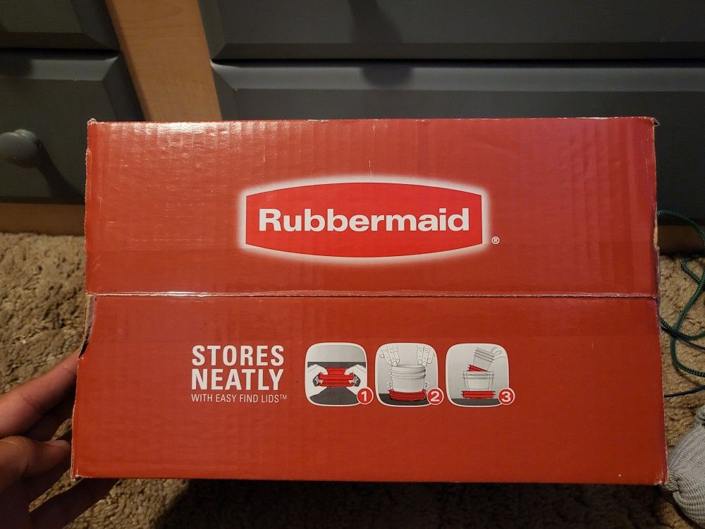 4 Rubbermaid 4” square red EASY FIND replacement lids only 7J58 for Sale in  Albany, OR - OfferUp